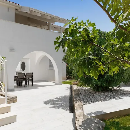 Casa Olivetta With Private Pool & Pet Friendly * Ližnjan