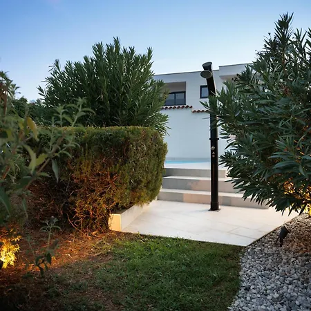 Casa Olivetta With Private Pool & Pet Friendly Appartamento Ližnjan